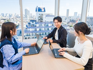 相模ゴム工業株式会社【スタンダード市場】 社内SE／創業90年の安定企業／賞与実績4カ月／年休120日