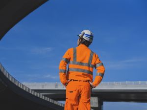 西日本高速道路エンジニアリング四国株式会社(NEXCO西日本グループ) 高速道路設備保守点検／賞与5.3カ月／土日祝休／年休122日