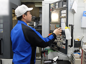 株式会社メイホー 機械オペレーター／完週休2日制／残業ほぼなし／日勤のみ