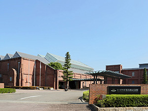 株式会社トヨタエンタプライズ(トヨタ自動車（株）出資会社) トヨタ産業技術記念館での運営事務／未経験歓迎／年120休