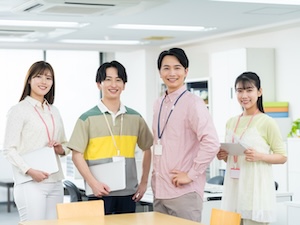 日西物流株式会社 物流事務／未経験歓迎／基本定時退社／賞与年3回／面接1回