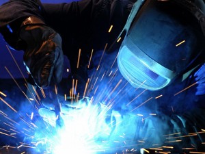 株式会社高島工業 溶接系プラント工事／月収40万円可／残業月10h／賞与2回