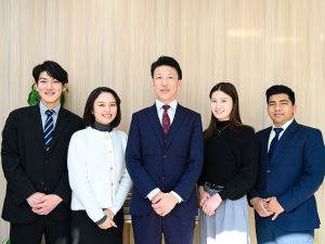 ＷＢＰグループ株式会社 外国人材を支える経理／賞与年2回／最大14日間の休暇有