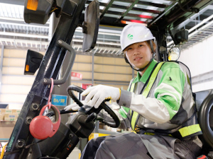 鴻池運輸株式会社【プライム市場】(KONOIKEグループ) 大手メーカーの工場構内作業スタッフ／年休186日／未経験OK