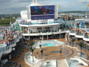 株式会社近畿エデュケーションセンター スクリーンのCAD設計／未経験歓迎／土日祝休み／年休120日