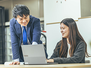 株式会社フルタイムシステム 営業事務／未経験OK／土日祝休み／賞与年2回／退職金制度あり