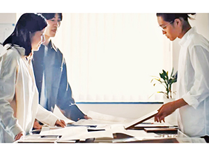 株式会社グレイ美術 内装施工管理（ディレクション業務あり）