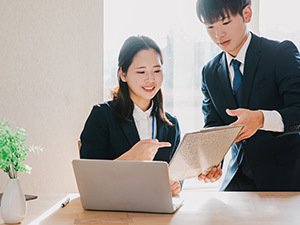 株式会社ラインビルド(コーニッシュグループ) アンティークビルの不動産管理営業／賞与年2回／年休120日