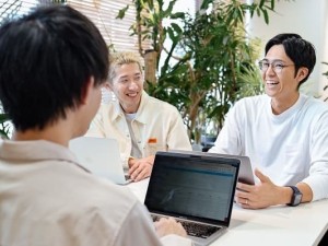 株式会社ファンファレ Webマーケティング／年休120日／土日祝休／賞与4ヵ月分