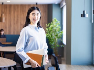 株式会社ウイング コールセンターSV／年休120日／月給27万円以上／転勤なし