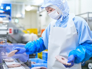 株式会社松屋フーズ 製造系総合職（製造・物流・資材）／未経験OK／最大7連休可