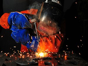 日本炉工業株式会社 製造・メンテナンススタッフ／年休125日／土日祝休