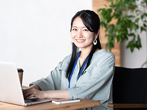 株式会社コーボー 経理事務／年休125日／残業ほぼなし／月給20万円以上