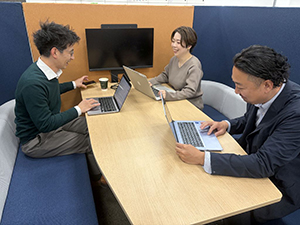 株式会社ソラビッタデザインズ 事務スタッフ／年間休日125日／完休2日制／実働7時間