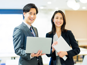 株式会社ジェーソン【スタンダード市場】 総合職（企画・運営・店舗開発）／月給31.9万円～！未経験可