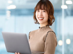 株式会社ビッグエムズワイ フロントエンジニア／フルリモート可／フレックス／残業月10h