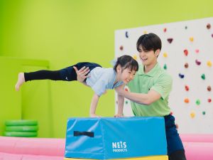 株式会社原トラスト 子ども体操講師／入社祝10万円支給／午後出勤有／ジム利用可