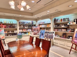 株式会社テンヨー グラフィックデザイナー／世界的キャラ／週休2日制／賞与年3回