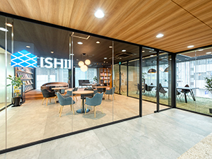 株式会社イシイ 一般事務スタッフ／年休125日以上／土日休み／髪色ネイル自由