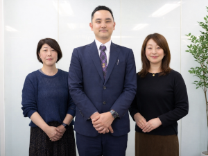 株式会社ラボ・銀座 経理／土日祝休み／残業少なめ／実働7.5h／年休120日以上