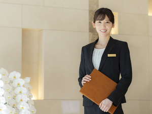 福岡天神ホテルマネジメント合同会社・ホテルJALシティ福岡天神(オークラニッコーホテルグループ) ホテルフロント／希望休100％／賞与3.8カ月分／社員割引