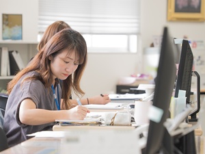 女神インキ工業株式会社 業務用印刷インキの海外営業・貿易事務（英語対応）／未経験歓迎