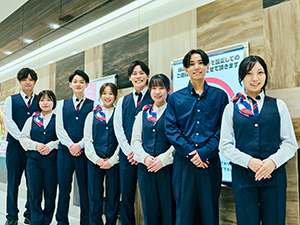 株式会社安田屋 パチンコホールスタッフ／年収415万円～／残業10時間以下