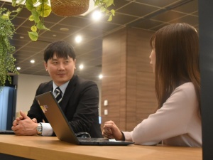 東芝エレベータ株式会社(東芝グループ) 海外営業／年休126日／年収500万円以上／充実の福利厚生