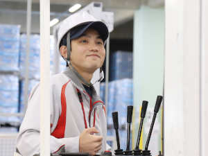 アイリスオーヤマ株式会社 物流出荷スタッフ／6年連続ベースアップ／賞与あり／初任地確約