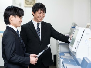 ローレルバンクマシン株式会社(グループ会社／ローレルプレシジョン株式会社) サービスエンジニア／未経験歓迎／研修充実／土日祝休／残業少