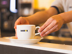 株式会社ドトールコーヒー カフェ店員（正社員）／賞与4カ月／フレックス有
