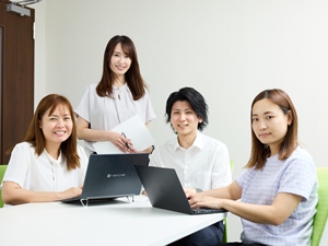 横山産業株式会社 経理財務／未経験歓迎／年間休日123日／賞与4.5カ月分