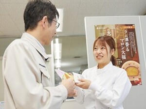 株式会社亀屋万年堂(シャトレーゼグループ) 事務スタッフ（総務・経理）／老舗お菓子メーカー／手当充実