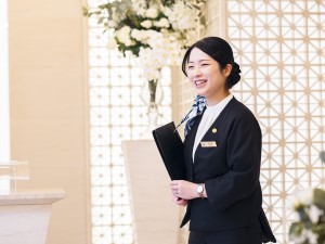 株式会社ジェイアール東海ホテルズ(JR東海グループ) ホテルスタッフ／研修制度充実／賞与年2回／年休実質120日