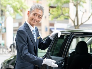 株式会社フジコー 役員専属ドライバー／月給35万円以上／年休120日／土日祝休