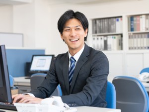 サニー・ジャパン株式会社 光学レンズ等の営業／月給40万円～／残業10h／年休124日