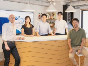 株式会社ユニバーシップブローカーズ リサーチ職／基本定時退社／実働7時間／年休125日／土日祝休