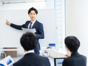 ランスタッド株式会社 公共案件BPO事業の研修担当・年休120日以上・転勤無／SV