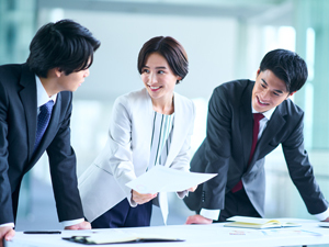ランスタッド株式会社 公共案件BPO事業の戦略マネジメント・年休120日以上／SV