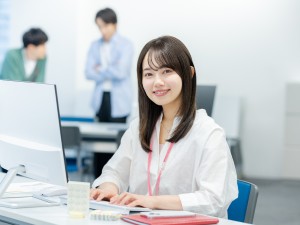 株式会社グランビル 総務・人事／残業月10h以下／月額30万円以上／各種手当充実