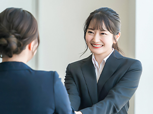 税理士法人松本 総務／未経験歓迎／月給30万円以上／土日祝休み／年休122日