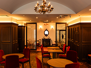 喫茶館 Bleu Montagne・Cafe Bleu Montagne（南青山リアルエステート株式会社） 喫茶・カフェ店舗運営スタッフ／月給28万円～／年休120日