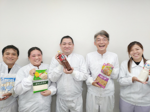 秦食品株式会社(株式会社神戸物産のグループ会社) 食品製造スタッフ／未経験歓迎／基本土日休・連休多数／賞与2回