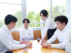真和工業株式会社(小島プレス工業のグループ会社) 生産管理／福利厚生＆手当充実／年休120日／未経験歓迎