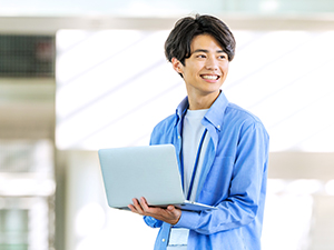 株式会社日本アド プロデューサー／フレックスタイム制／リモート可／完休2日制