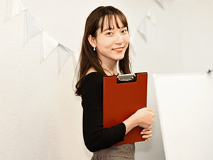 三茶歯科 総合事務／業界未経験可／月給25万円～／残業0／服装髪型自由