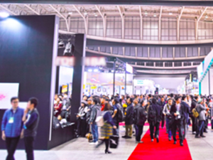 株式会社空ディメンジョンズ 展示会ブースの電気施工管理／50代・シニア活躍中／月35万～