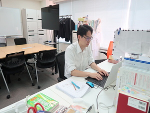 吉田労務コンサルティング 社労士アシスタント／未経験OK／年休120日超／残業ほぼなし