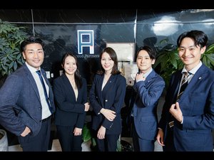 株式会社Ｐｒｏｕｄ　Ｐａｒｔｎｅｒｓ 労務・採用／年休126日／土日祝休／服装自由／社食あり