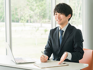 株式会社ＶＥＬＥＴＡ 不動産営業／未経験・第二新卒可／年休120日／月給26万円